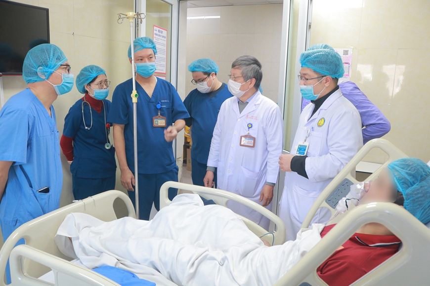 Bệnh viện Bỏng Quốc gia Lê Hữu Trác cử chuyên gia cao cấp hỗ trợ cấp cứu 15 nạn nhân vụ cháy phố Trần Cung